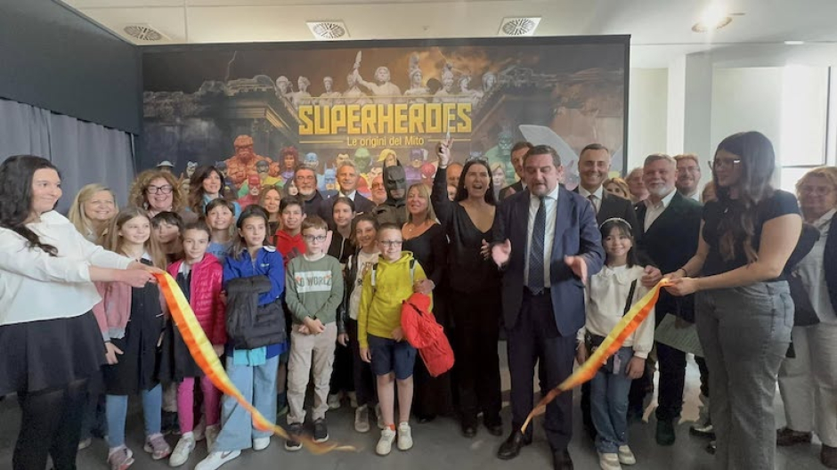 Novara, inaugurata al Castello la mostra  “Superheroes – L’Origine del Mito”